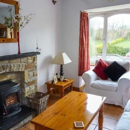 24 Village View, Clashmore