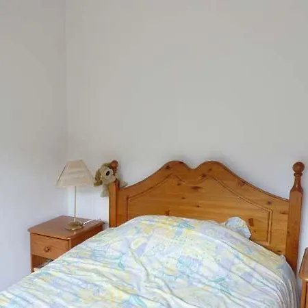 24 Village View, * Clashmore